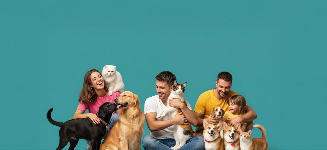 Personas con perros y gatos del Club Maikai