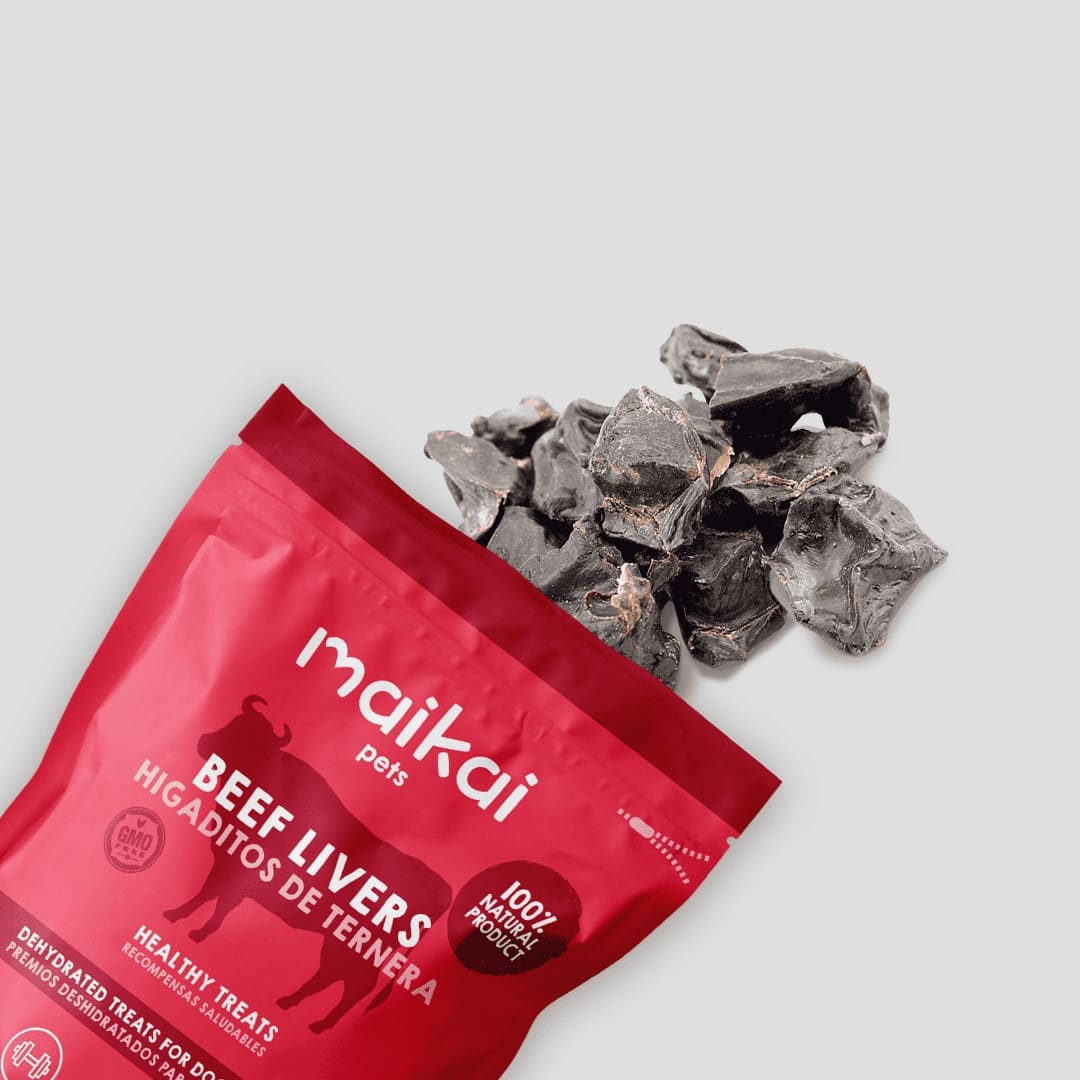 Snacks naturales Maikai Pets para perros y gatos: higaditos de ternera deshidratados, ricos en proteínas y totalmente naturales, perfectos como premio saludable.