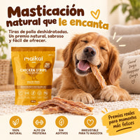 Perro disfrutando de tiras de pollo deshidratadas, premio natural fácil de ofrecer